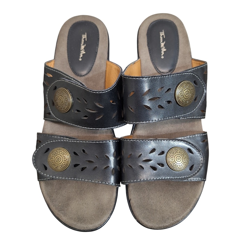 Thom McAn Wendy Black Leather Wedge Slide Sandals Medallion Women 9M 50173